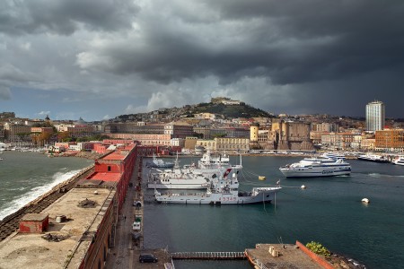 Hans Wilschut, Darsena Napoli, 2019, archival print op dibond, 150-200 cm © Hans Wilschut