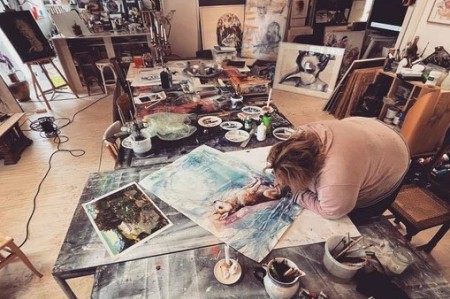 Edith Meijering in haar atelier